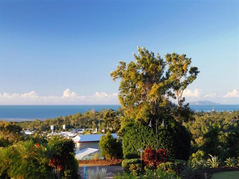 8/14 Hamilton Avenue, Cannonvale QLD 4802