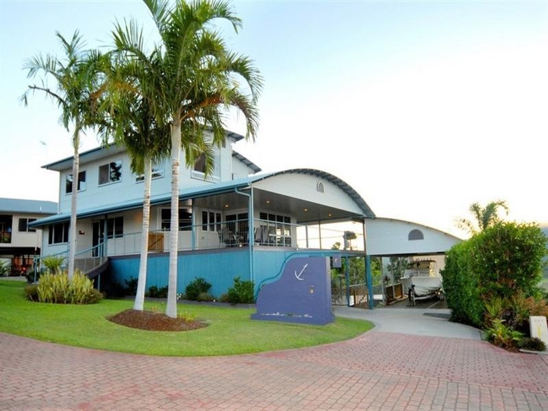 8/14 Hamilton Avenue, Cannonvale QLD 4802