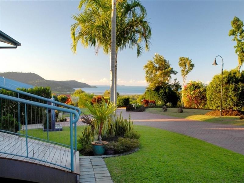 8/14 Hamilton Avenue, Cannonvale QLD 4802