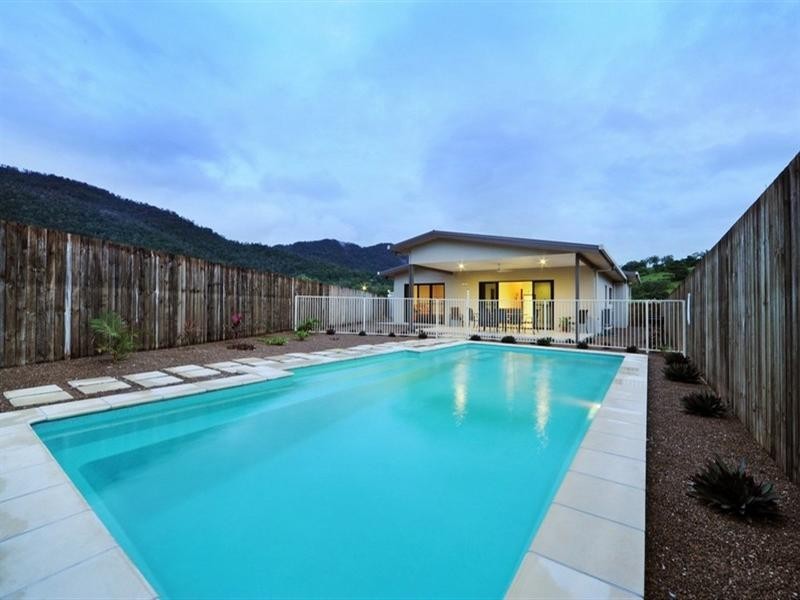 61 Parker Road, Cannonvale QLD 4802