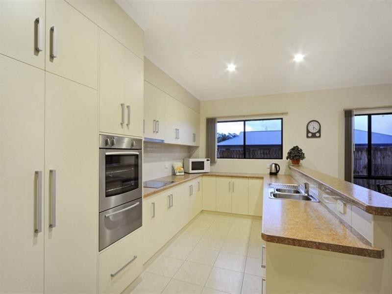 61 Parker Road, Cannonvale QLD 4802