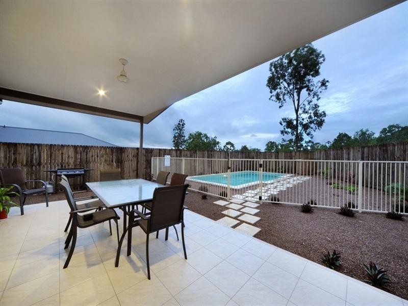 61 Parker Road, Cannonvale QLD 4802