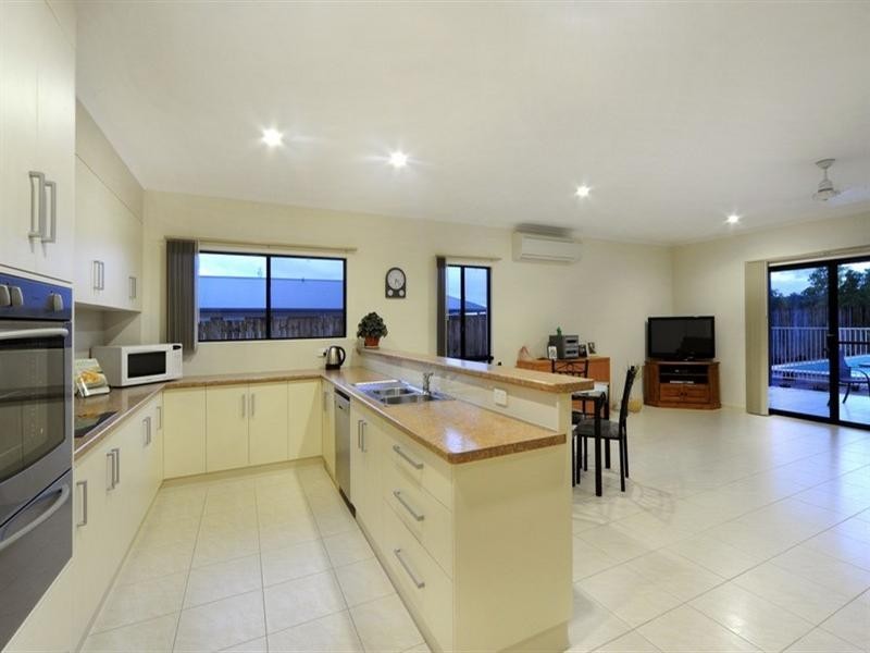 61 Parker Road, Cannonvale QLD 4802