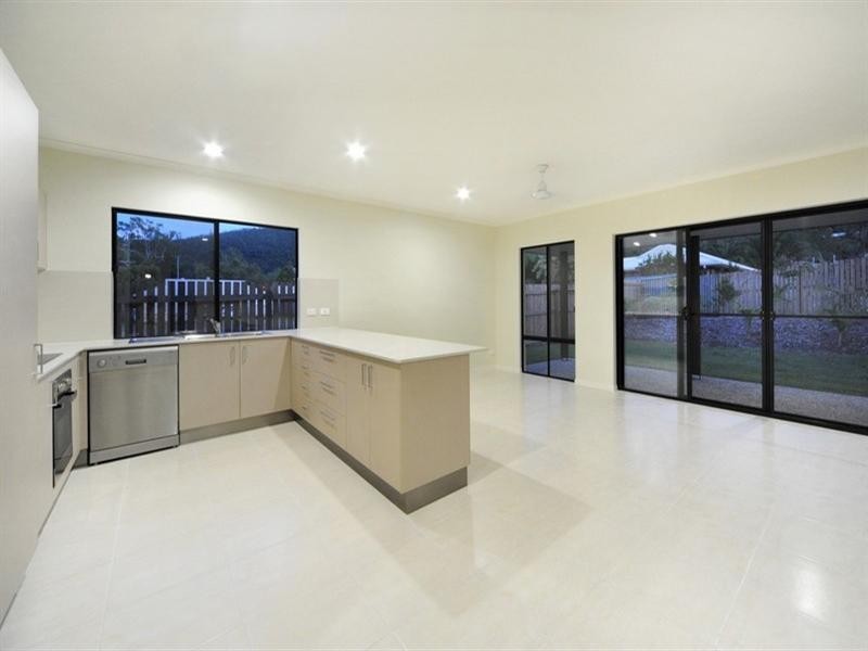 182 Shute Harbour Road, Cannonvale QLD 4802