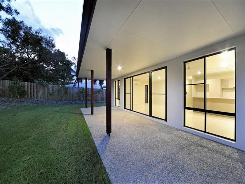 182 Shute Harbour Road, Cannonvale QLD 4802