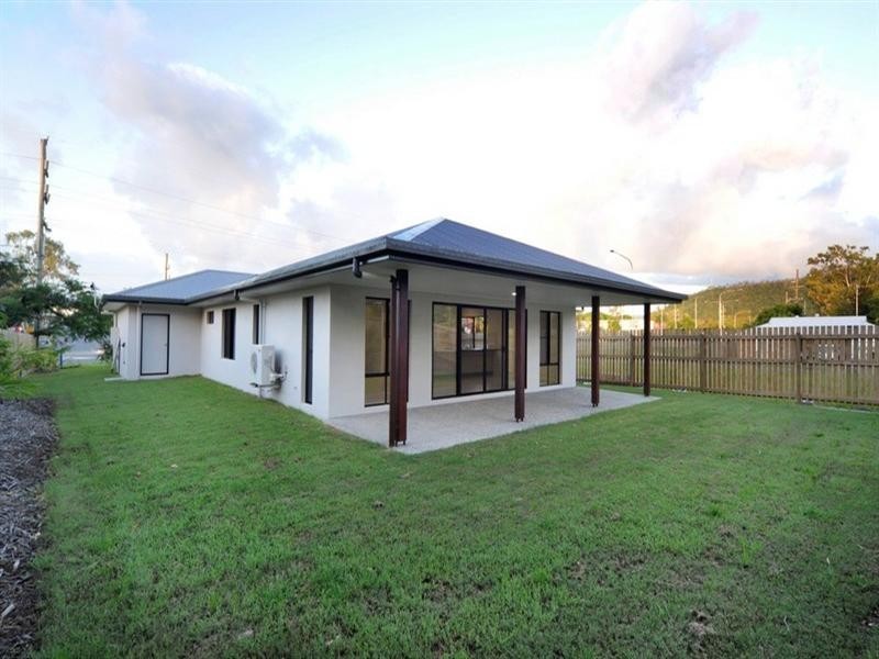 182 Shute Harbour Road, Cannonvale QLD 4802