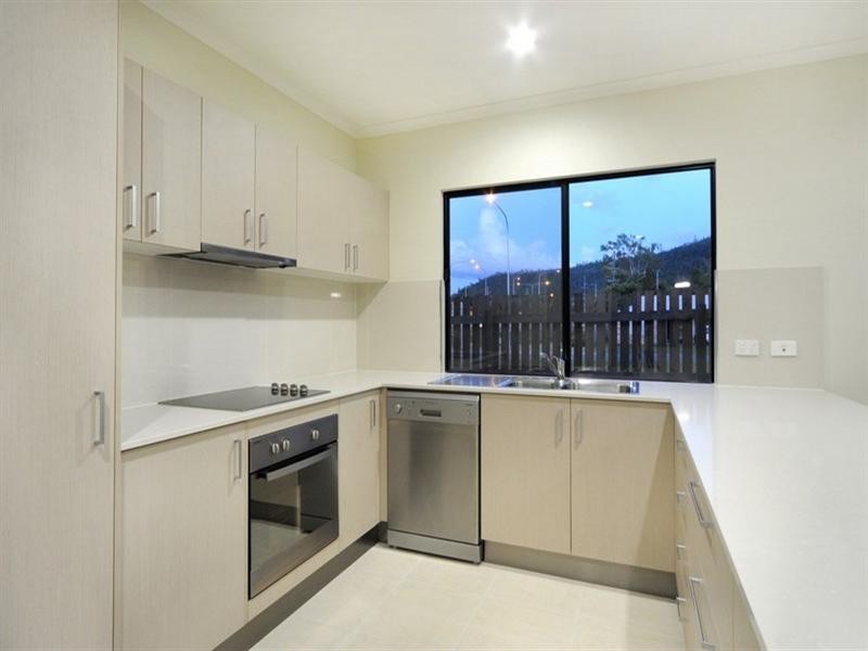 182 Shute Harbour Road, Cannonvale QLD 4802