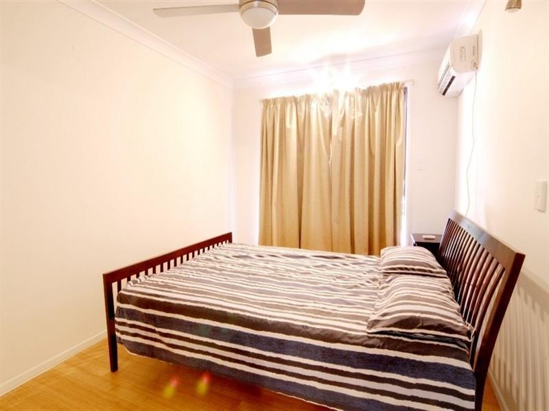 2/9 Pleasant Drive, Cannonvale QLD 4802