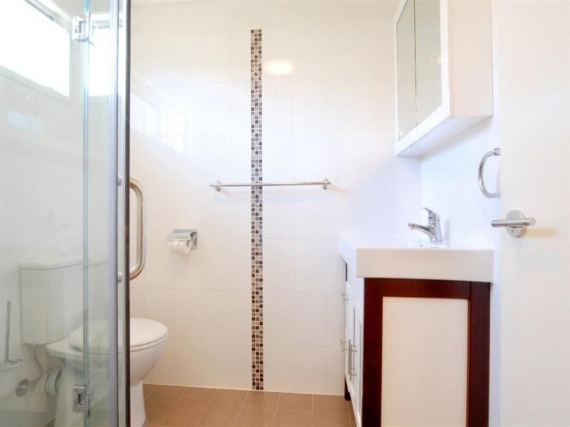 2/9 Pleasant Drive, Cannonvale QLD 4802