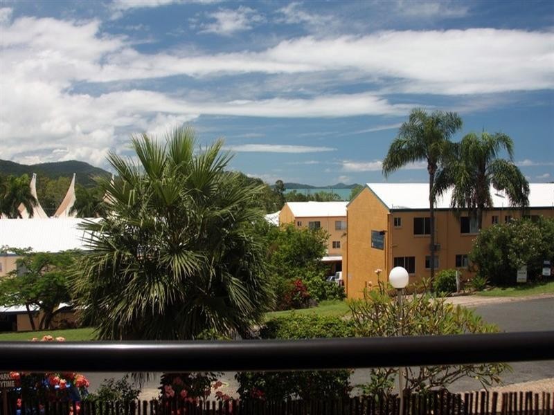 16/2 Eshelby Drive, Cannonvale QLD 4802