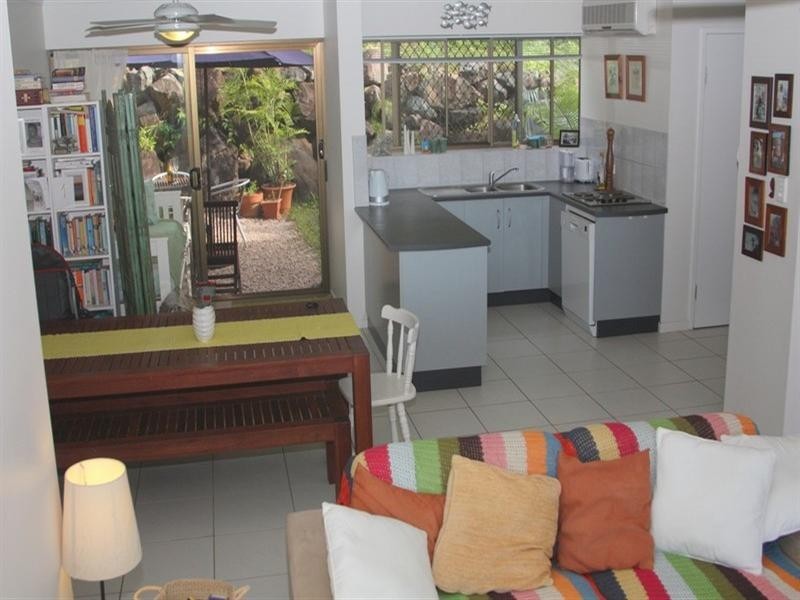 16/2 Eshelby Drive, Cannonvale QLD 4802