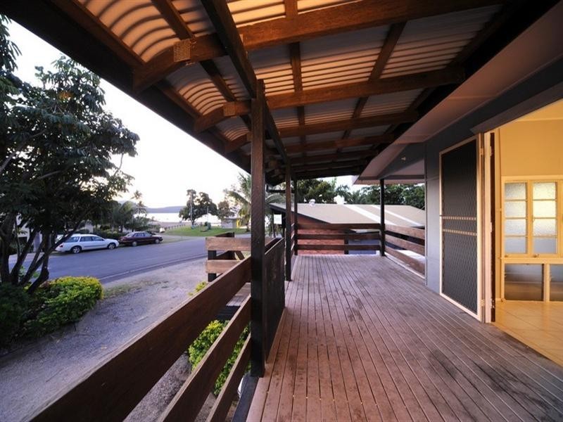 1 Beach Road, Cannonvale QLD 4802