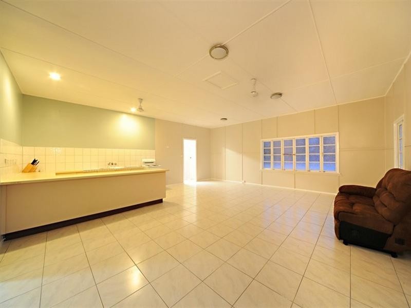 1 Beach Road, Cannonvale QLD 4802