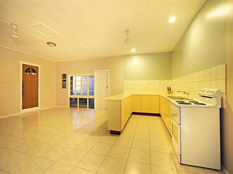 1 Beach Road, Cannonvale QLD 4802