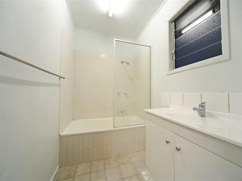 1 Beach Road, Cannonvale QLD 4802