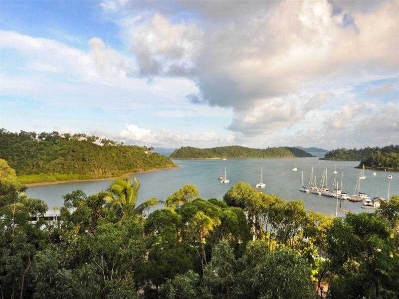 1 Bay Terrace, Shute Harbour QLD 4802
