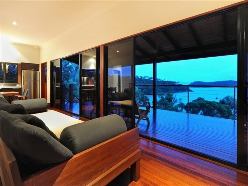 1 Bay Terrace, Shute Harbour QLD 4802