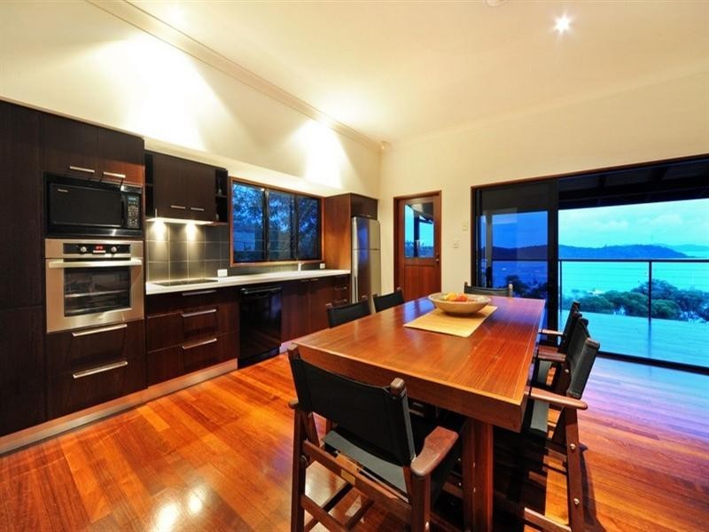 1 Bay Terrace, Shute Harbour QLD 4802