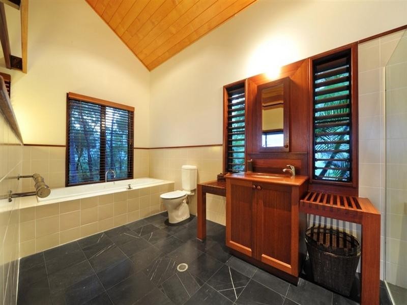 1 Bay Terrace, Shute Harbour QLD 4802