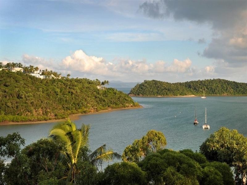 1 Bay Terrace, Shute Harbour QLD 4802