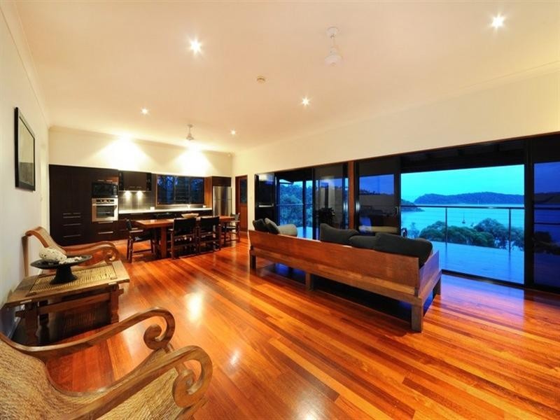 1 Bay Terrace, Shute Harbour QLD 4802
