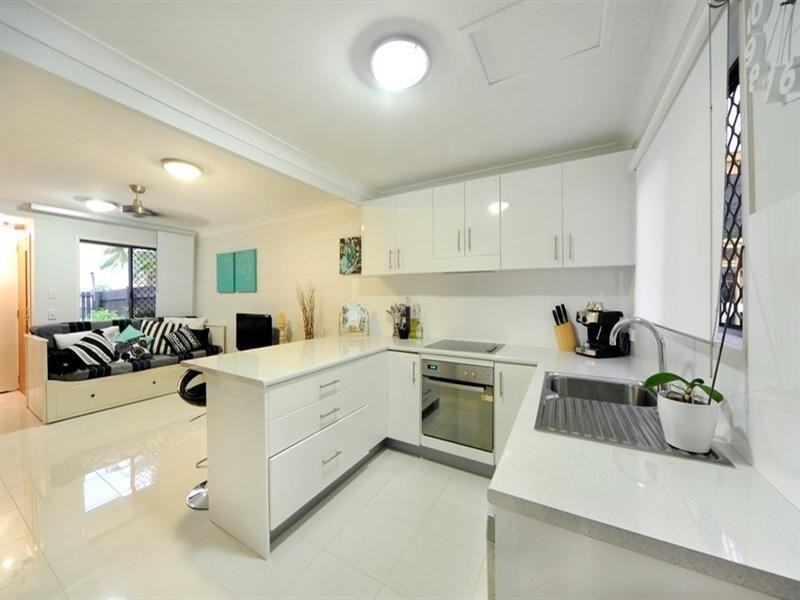 6/9 Salmon Street, Cannonvale QLD 4802