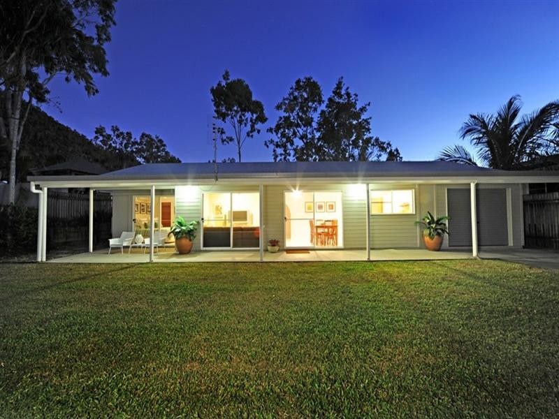 32 Tropic Road, Cannonvale QLD 4802