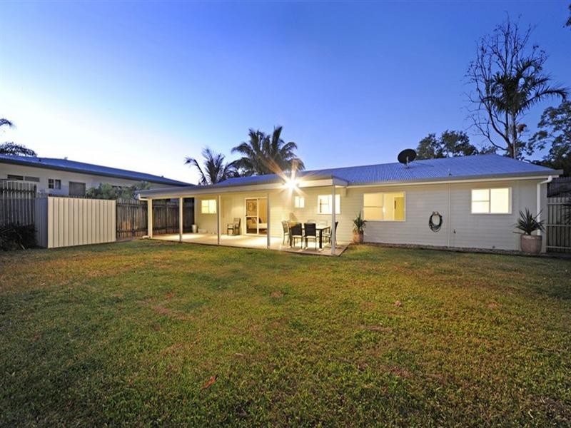 32 Tropic Road, Cannonvale QLD 4802