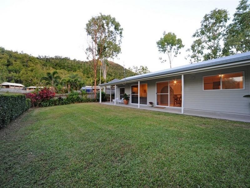 32 Tropic Road, Cannonvale QLD 4802