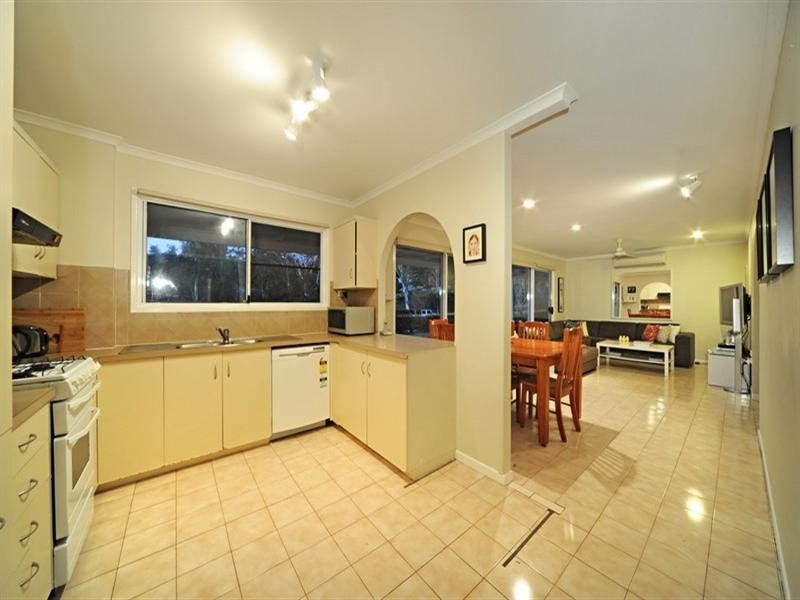 32 Tropic Road, Cannonvale QLD 4802