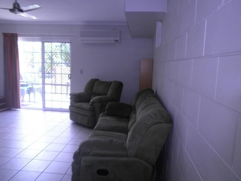 4/11 Island Drive, Cannonvale QLD 4802