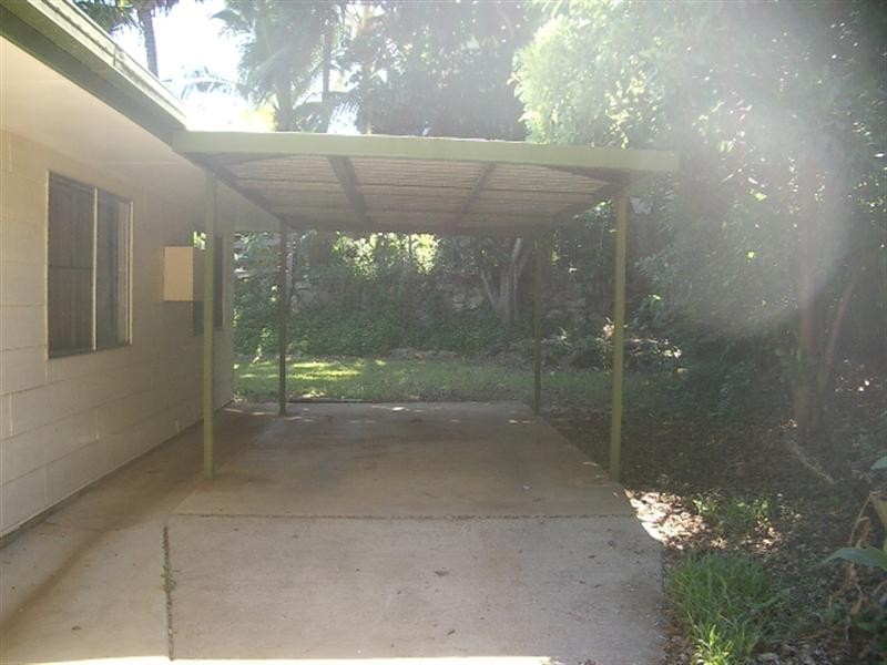 18 Palm Drive, Cannonvale QLD 4802