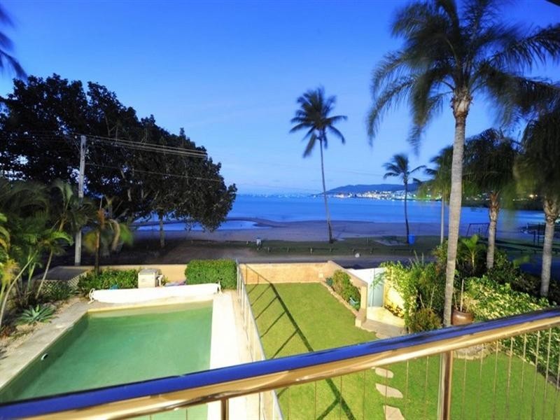 30 Coral Esplanade, Cannonvale QLD 4802