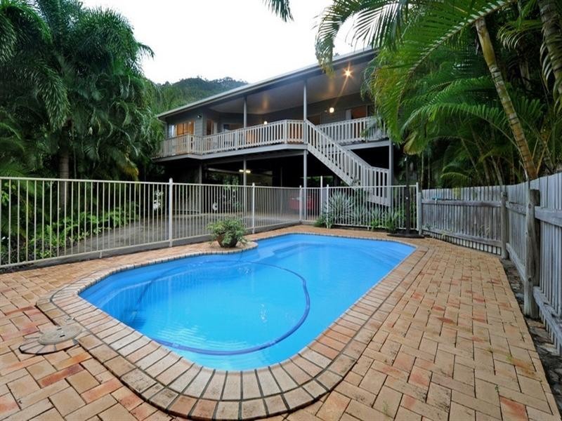 3 Country Road, Cannonvale QLD 4802