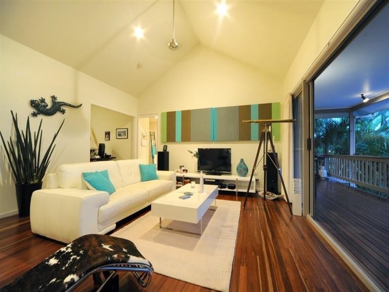 3 Country Road, Cannonvale QLD 4802