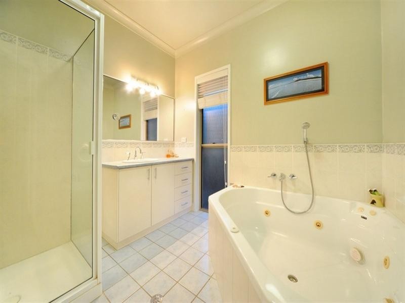 3 Country Road, Cannonvale QLD 4802