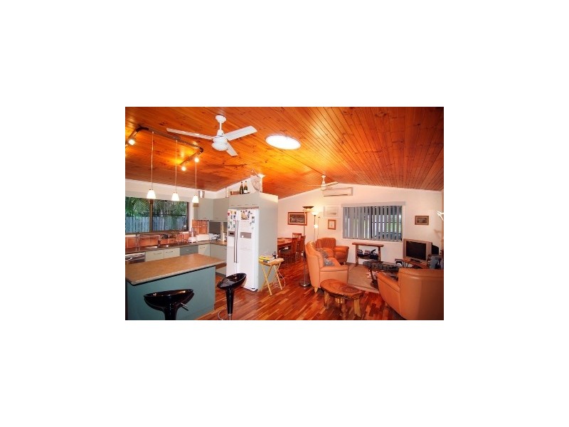 15 Grace Avenue, Cannonvale QLD 4802