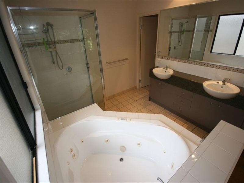 33 Sanctuary Avenue, Jubilee Pocket QLD 4802