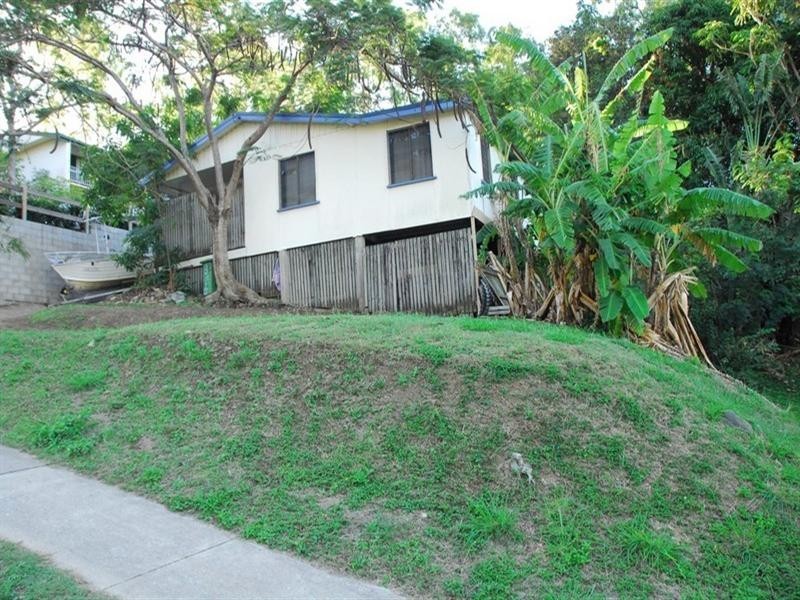9 Begley Street, Airlie Beach QLD 4802