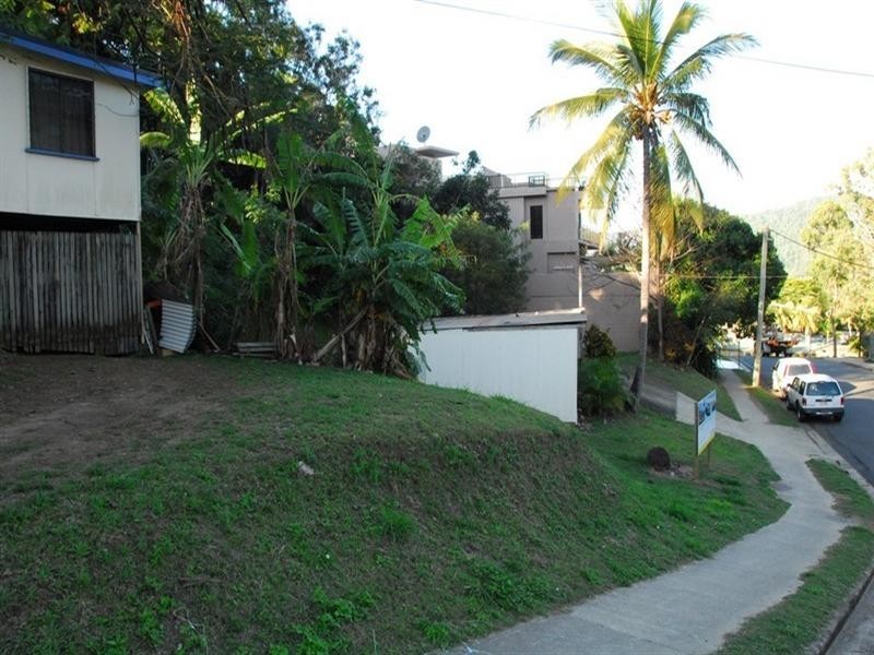 9 Begley Street, Airlie Beach QLD 4802