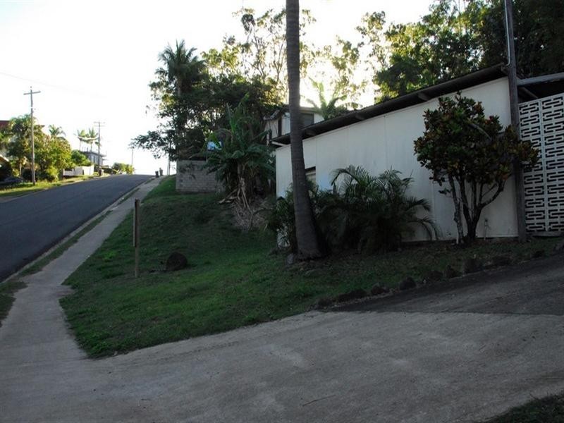 9 Begley Street, Airlie Beach QLD 4802