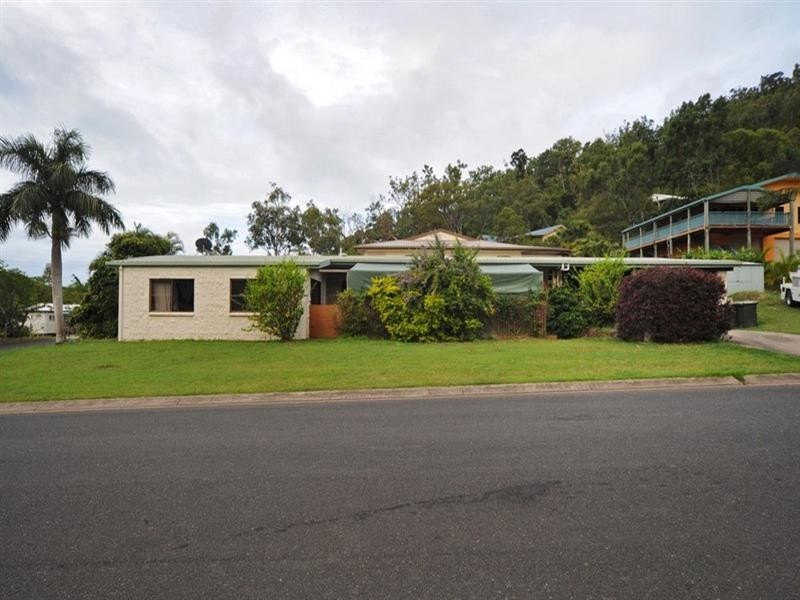 3 Jones Road, Cannonvale QLD 4802