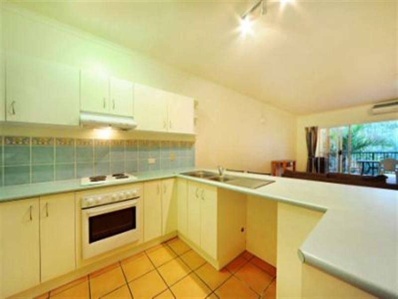 21/24 Island Drive, Cannonvale QLD 4802