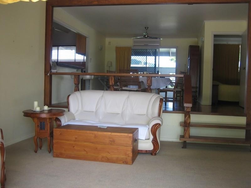 10 Summit Avenue, Cannonvale QLD 4802