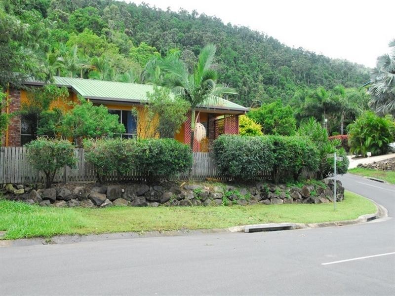 27 Jones Road, Cannonvale QLD 4802