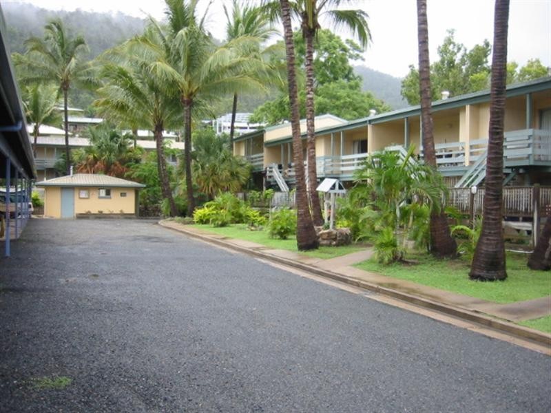 8/6 Martin Lane, Cannonvale QLD 4802