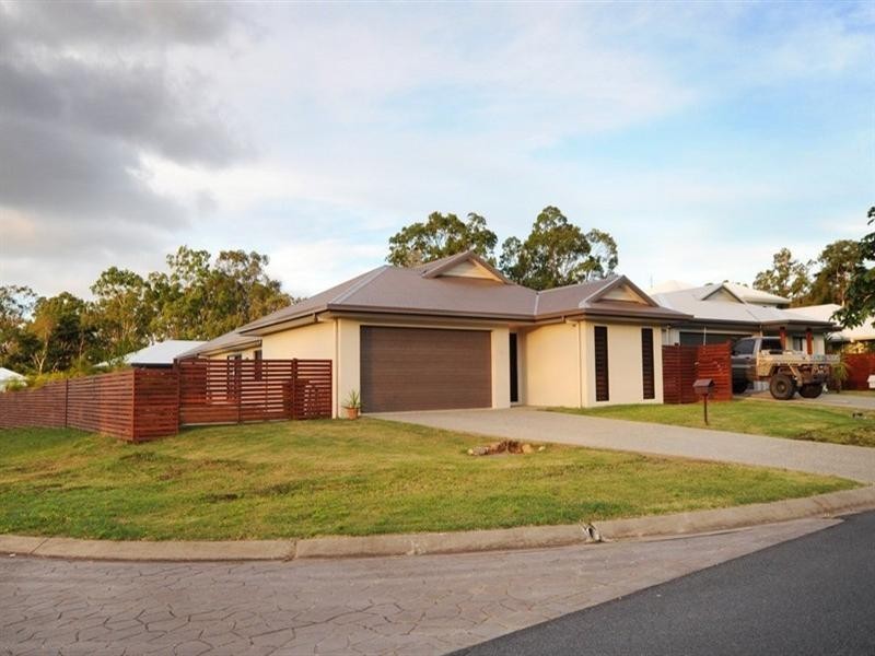 55 Abell Road, Cannonvale QLD 4802