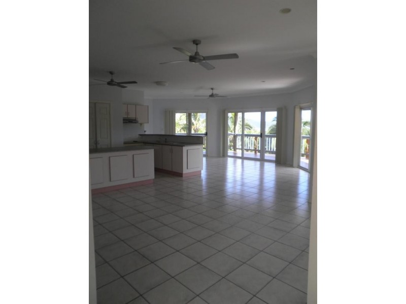 10 Country Road, Cannonvale QLD 4802