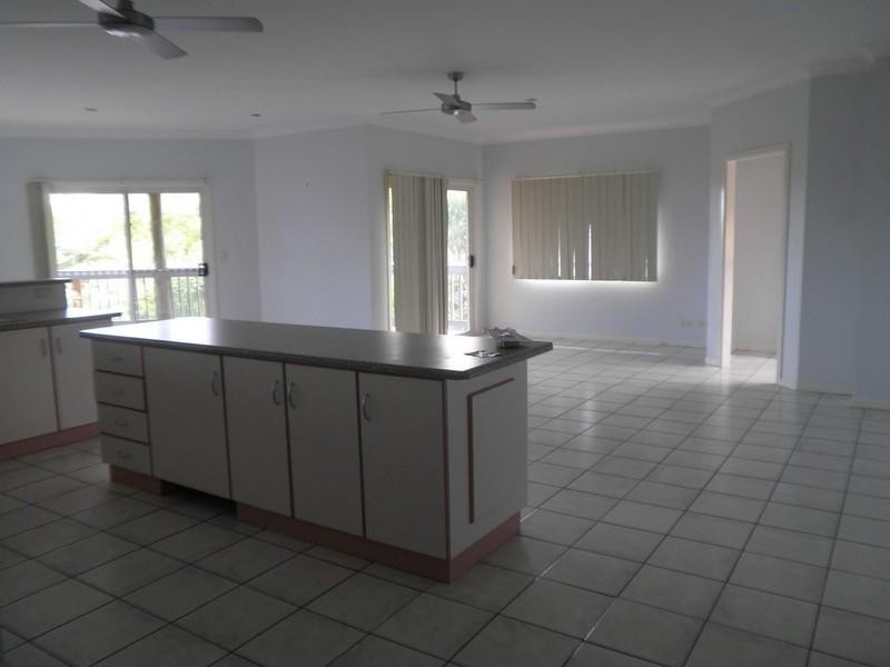 10 Country Road, Cannonvale QLD 4802