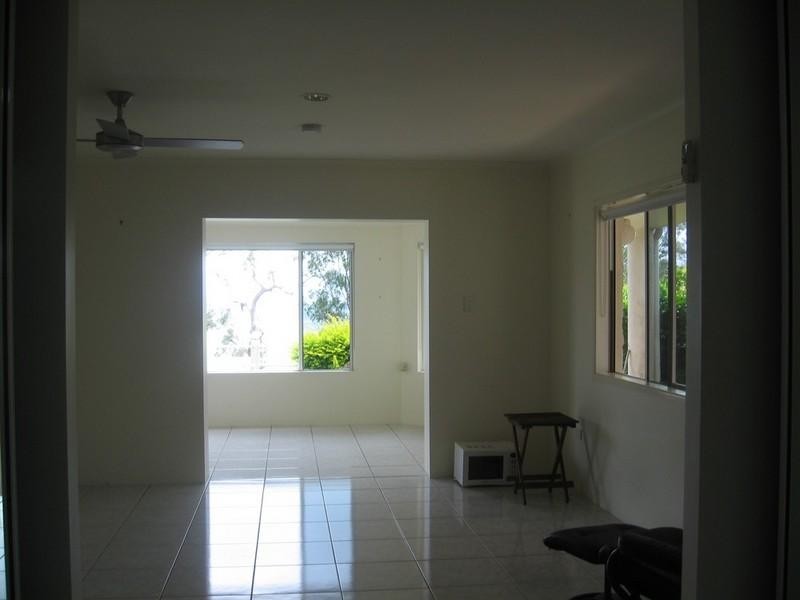 1/30 Macarthur Drive, Cannonvale QLD 4802